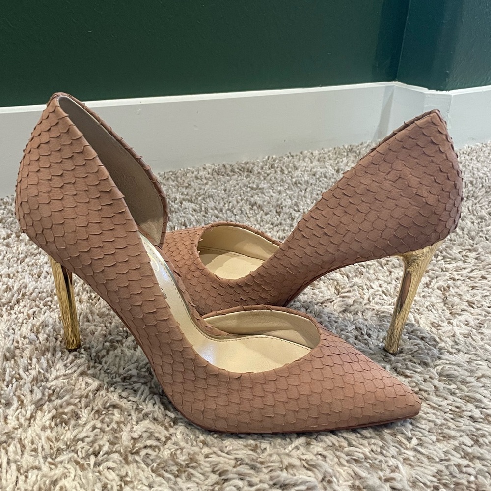 Jessica Simpson Lucina Pump Gold Heel